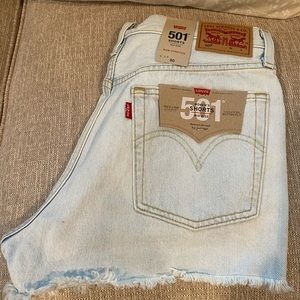 Women Levis shorts